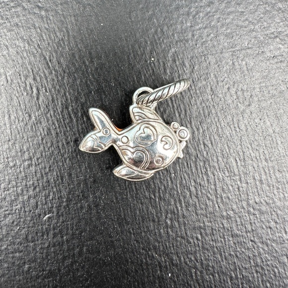 Authentic Brighton Fish Charm J90432 Silver Finish Enamel - Picture 2 of 2